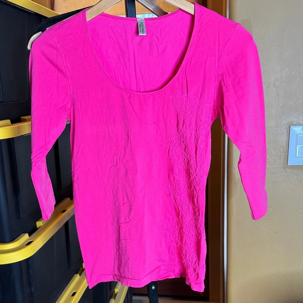 NWOT Last Tango Fuchsia 3/4 Sleeve Seamless Embroidered Top Slim Fit Size M / L